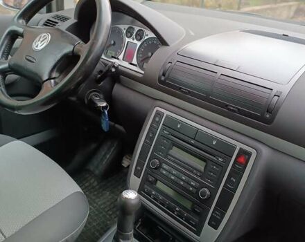Сірий Фольксваген Шаран, об'ємом двигуна 2 л та пробігом 350 тис. км за 5300 $, фото 16 на Automoto.ua