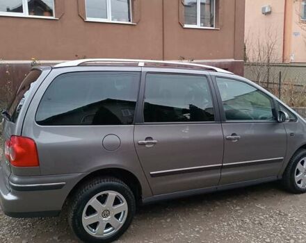 Сірий Фольксваген Шаран, об'ємом двигуна 2 л та пробігом 350 тис. км за 5300 $, фото 4 на Automoto.ua
