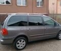Сірий Фольксваген Шаран, об'ємом двигуна 2 л та пробігом 350 тис. км за 5300 $, фото 4 на Automoto.ua