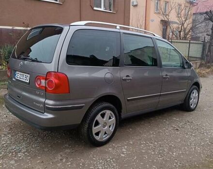 Сірий Фольксваген Шаран, об'ємом двигуна 2 л та пробігом 350 тис. км за 5300 $, фото 1 на Automoto.ua