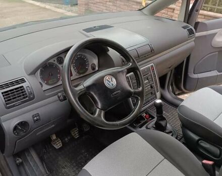 Сірий Фольксваген Шаран, об'ємом двигуна 2 л та пробігом 350 тис. км за 5300 $, фото 11 на Automoto.ua