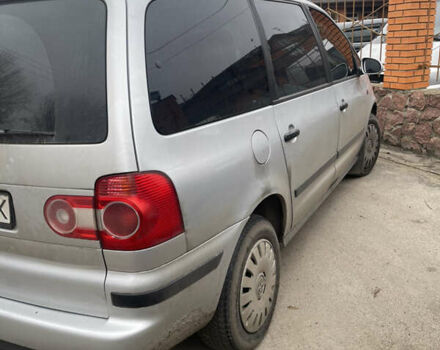 Серый Фольксваген Шаран, объемом двигателя 1.9 л и пробегом 350 тыс. км за 6000 $, фото 2 на Automoto.ua