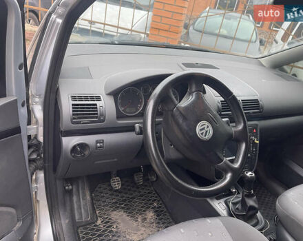 Серый Фольксваген Шаран, объемом двигателя 1.9 л и пробегом 350 тыс. км за 6000 $, фото 4 на Automoto.ua