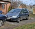 Серый Фольксваген Шаран, объемом двигателя 1.8 л и пробегом 250 тыс. км за 5400 $, фото 3 на Automoto.ua