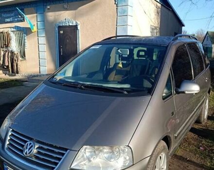 Серый Фольксваген Шаран, объемом двигателя 2 л и пробегом 360 тыс. км за 7800 $, фото 1 на Automoto.ua