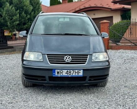 Серый Фольксваген Шаран, объемом двигателя 2 л и пробегом 176 тыс. км за 2000 $, фото 2 на Automoto.ua