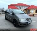 Серый Фольксваген Шаран, объемом двигателя 1.9 л и пробегом 300 тыс. км за 6800 $, фото 1 на Automoto.ua