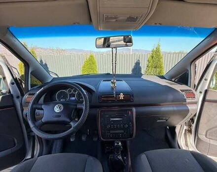 Серый Фольксваген Шаран, объемом двигателя 2 л и пробегом 318 тыс. км за 7500 $, фото 8 на Automoto.ua