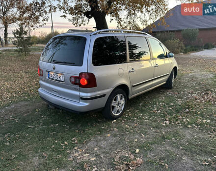 Серый Фольксваген Шаран, объемом двигателя 1.8 л и пробегом 263 тыс. км за 6350 $, фото 3 на Automoto.ua