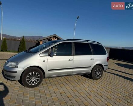Серый Фольксваген Шаран, объемом двигателя 2 л и пробегом 318 тыс. км за 7500 $, фото 4 на Automoto.ua