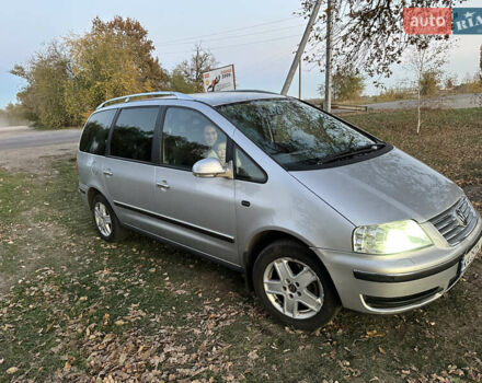 Серый Фольксваген Шаран, объемом двигателя 1.8 л и пробегом 263 тыс. км за 6350 $, фото 1 на Automoto.ua