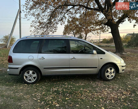 Серый Фольксваген Шаран, объемом двигателя 1.8 л и пробегом 263 тыс. км за 6350 $, фото 2 на Automoto.ua