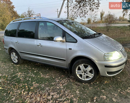 Серый Фольксваген Шаран, объемом двигателя 1.8 л и пробегом 263 тыс. км за 6350 $, фото 5 на Automoto.ua