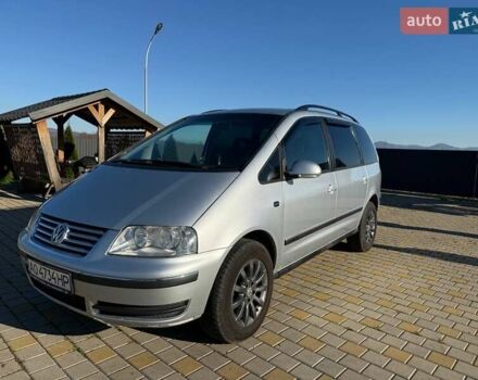 Серый Фольксваген Шаран, объемом двигателя 2 л и пробегом 318 тыс. км за 7500 $, фото 1 на Automoto.ua