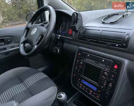 Серый Фольксваген Шаран, объемом двигателя 2 л и пробегом 272 тыс. км за 8600 $, фото 17 на Automoto.ua