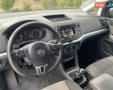 Сірий Фольксваген Шаран, об'ємом двигуна 2 л та пробігом 292 тис. км за 10500 $, фото 4 на Automoto.ua