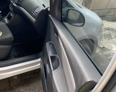 Серый Фольксваген Шаран, объемом двигателя 2 л и пробегом 291 тыс. км за 10400 $, фото 12 на Automoto.ua