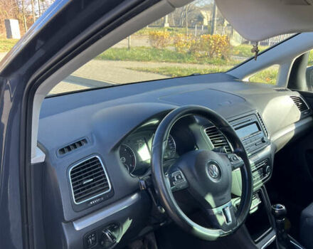 Серый Фольксваген Шаран, объемом двигателя 1.97 л и пробегом 376 тыс. км за 11800 $, фото 4 на Automoto.ua