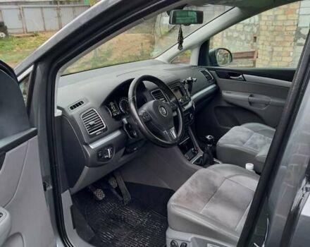 Сірий Фольксваген Шаран, об'ємом двигуна 2 л та пробігом 215 тис. км за 15750 $, фото 2 на Automoto.ua