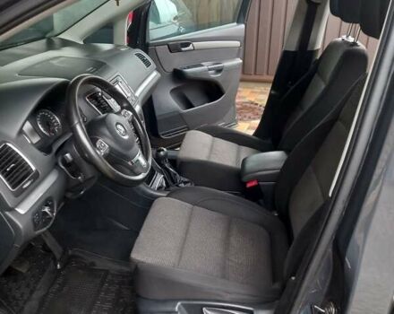 Сірий Фольксваген Шаран, об'ємом двигуна 2 л та пробігом 325 тис. км за 10700 $, фото 8 на Automoto.ua