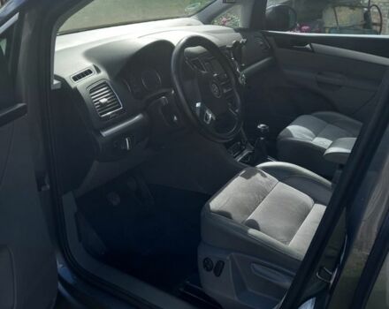 Серый Фольксваген Шаран, объемом двигателя 2 л и пробегом 215 тыс. км за 15700 $, фото 5 на Automoto.ua