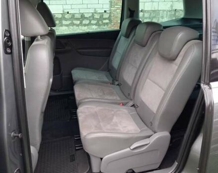 Сірий Фольксваген Шаран, об'ємом двигуна 2 л та пробігом 215 тис. км за 15750 $, фото 4 на Automoto.ua