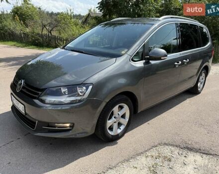 Серый Фольксваген Шаран, объемом двигателя 2 л и пробегом 203 тыс. км за 15200 $, фото 2 на Automoto.ua