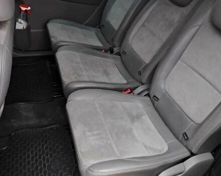 Серый Фольксваген Шаран, объемом двигателя 2 л и пробегом 355 тыс. км за 12300 $, фото 4 на Automoto.ua