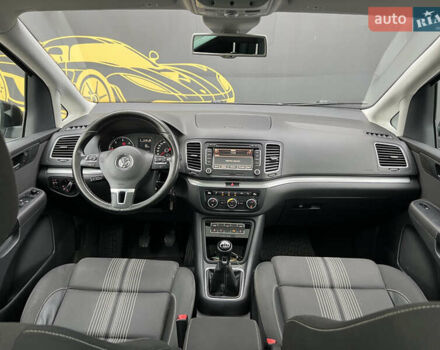 Сірий Фольксваген Шаран, об'ємом двигуна 2 л та пробігом 340 тис. км за 14000 $, фото 21 на Automoto.ua
