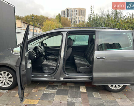 Сірий Фольксваген Шаран, об'ємом двигуна 2 л та пробігом 340 тис. км за 14000 $, фото 18 на Automoto.ua