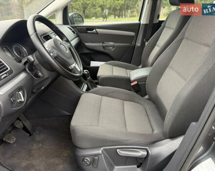 Серый Фольксваген Шаран, объемом двигателя 2 л и пробегом 295 тыс. км за 11850 $, фото 28 на Automoto.ua