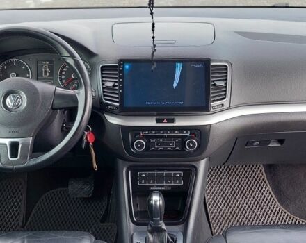 Серый Фольксваген Шаран, объемом двигателя 2 л и пробегом 249 тыс. км за 13100 $, фото 4 на Automoto.ua