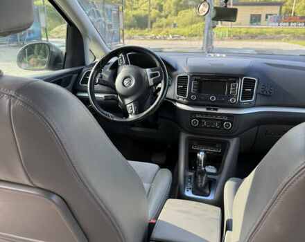 Серый Фольксваген Шаран, объемом двигателя 2 л и пробегом 300 тыс. км за 15500 $, фото 12 на Automoto.ua