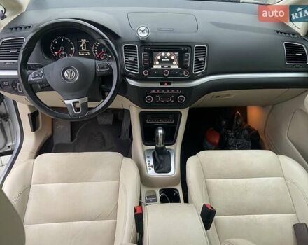 Серый Фольксваген Шаран, объемом двигателя 2 л и пробегом 228 тыс. км за 18200 $, фото 7 на Automoto.ua