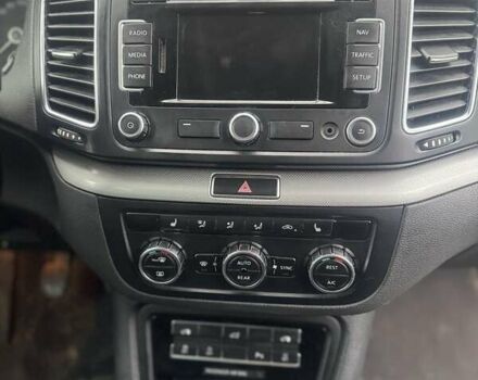 Сірий Фольксваген Шаран, об'ємом двигуна 1.97 л та пробігом 326 тис. км за 10800 $, фото 4 на Automoto.ua