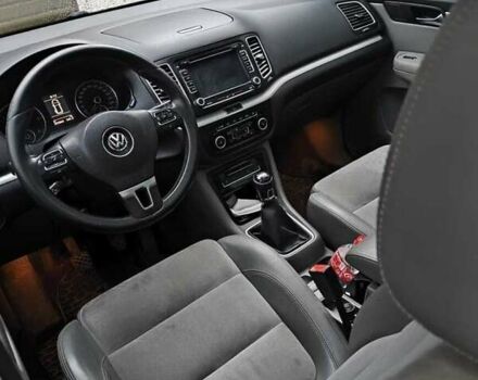 Серый Фольксваген Шаран, объемом двигателя 2 л и пробегом 355 тыс. км за 12300 $, фото 6 на Automoto.ua