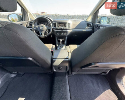 Серый Фольксваген Шаран, объемом двигателя 2 л и пробегом 285 тыс. км за 14300 $, фото 42 на Automoto.ua