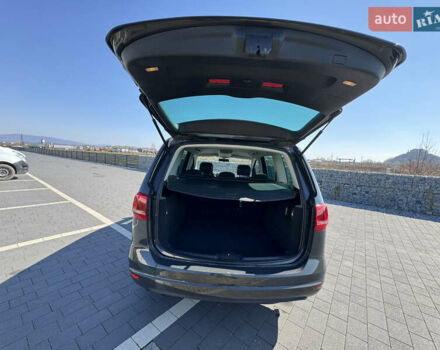 Серый Фольксваген Шаран, объемом двигателя 2 л и пробегом 285 тыс. км за 14300 $, фото 46 на Automoto.ua