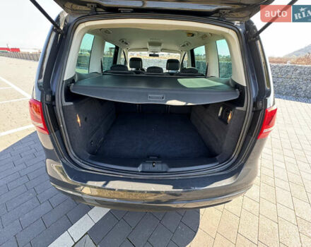 Серый Фольксваген Шаран, объемом двигателя 2 л и пробегом 285 тыс. км за 14300 $, фото 45 на Automoto.ua