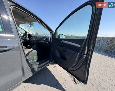 Серый Фольксваген Шаран, объемом двигателя 2 л и пробегом 285 тыс. км за 14300 $, фото 33 на Automoto.ua