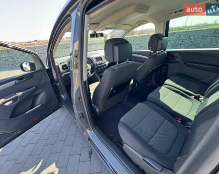 Серый Фольксваген Шаран, объемом двигателя 2 л и пробегом 285 тыс. км за 14300 $, фото 32 на Automoto.ua