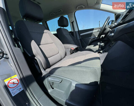 Серый Фольксваген Шаран, объемом двигателя 2 л и пробегом 285 тыс. км за 14300 $, фото 36 на Automoto.ua