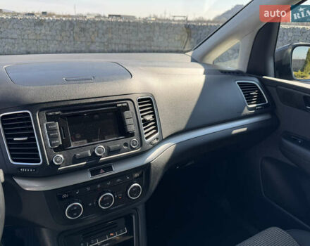 Серый Фольксваген Шаран, объемом двигателя 2 л и пробегом 285 тыс. км за 14300 $, фото 28 на Automoto.ua