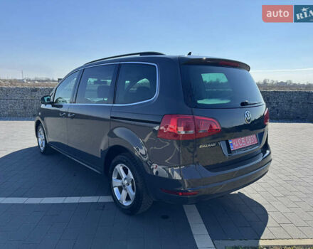 Серый Фольксваген Шаран, объемом двигателя 2 л и пробегом 285 тыс. км за 14300 $, фото 4 на Automoto.ua