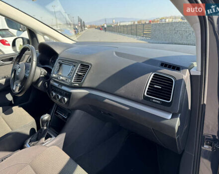 Серый Фольксваген Шаран, объемом двигателя 2 л и пробегом 285 тыс. км за 14300 $, фото 35 на Automoto.ua