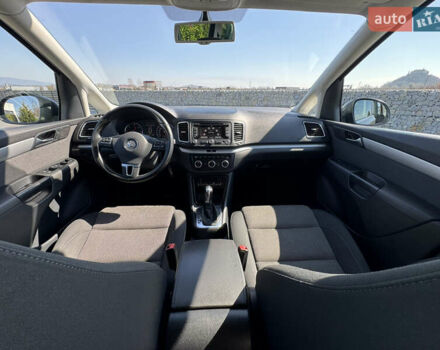 Серый Фольксваген Шаран, объемом двигателя 2 л и пробегом 285 тыс. км за 14300 $, фото 41 на Automoto.ua