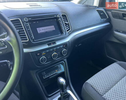 Серый Фольксваген Шаран, объемом двигателя 2 л и пробегом 247 тыс. км за 13999 $, фото 13 на Automoto.ua