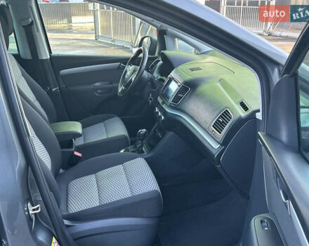 Серый Фольксваген Шаран, объемом двигателя 2 л и пробегом 247 тыс. км за 13999 $, фото 26 на Automoto.ua