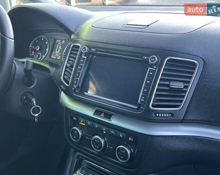 Серый Фольксваген Шаран, объемом двигателя 2 л и пробегом 247 тыс. км за 13999 $, фото 29 на Automoto.ua