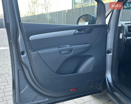 Серый Фольксваген Шаран, объемом двигателя 2 л и пробегом 247 тыс. км за 13999 $, фото 19 на Automoto.ua